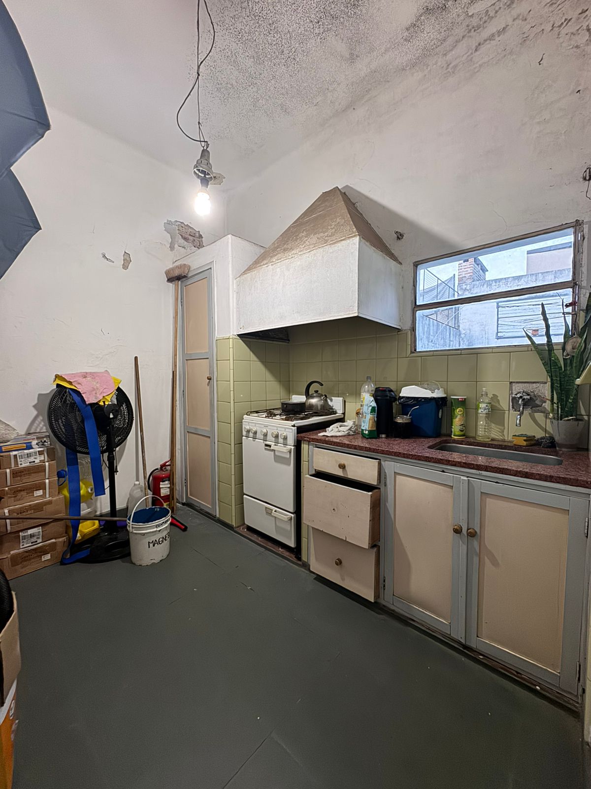 Imagen de la propiedad  VENTA AMPLIO LOCAL / GALPÓN